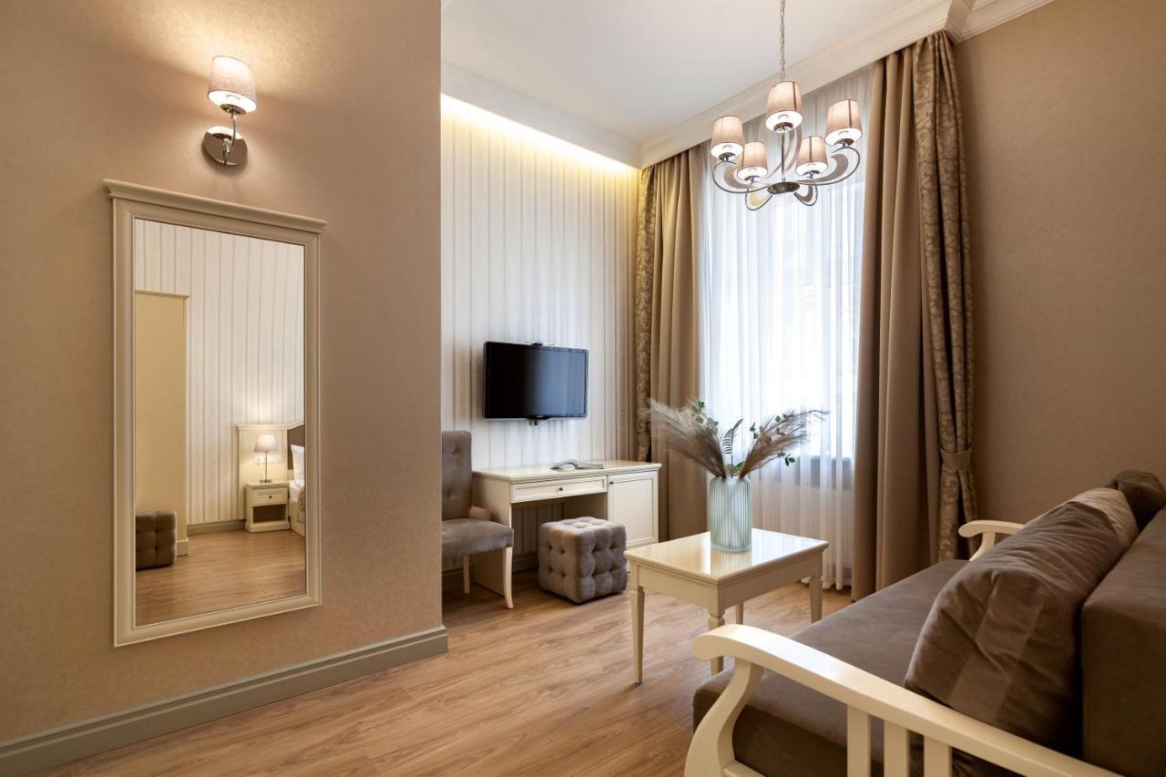 Royal Mini-Apart Hotel On Rynok Square Lemberg Exterior foto